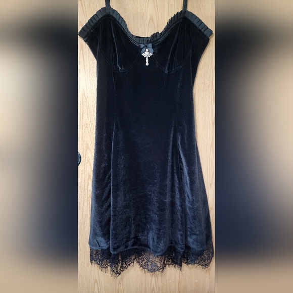 Black Velvet Chemise with Lace Trim - Picture 3 of 8